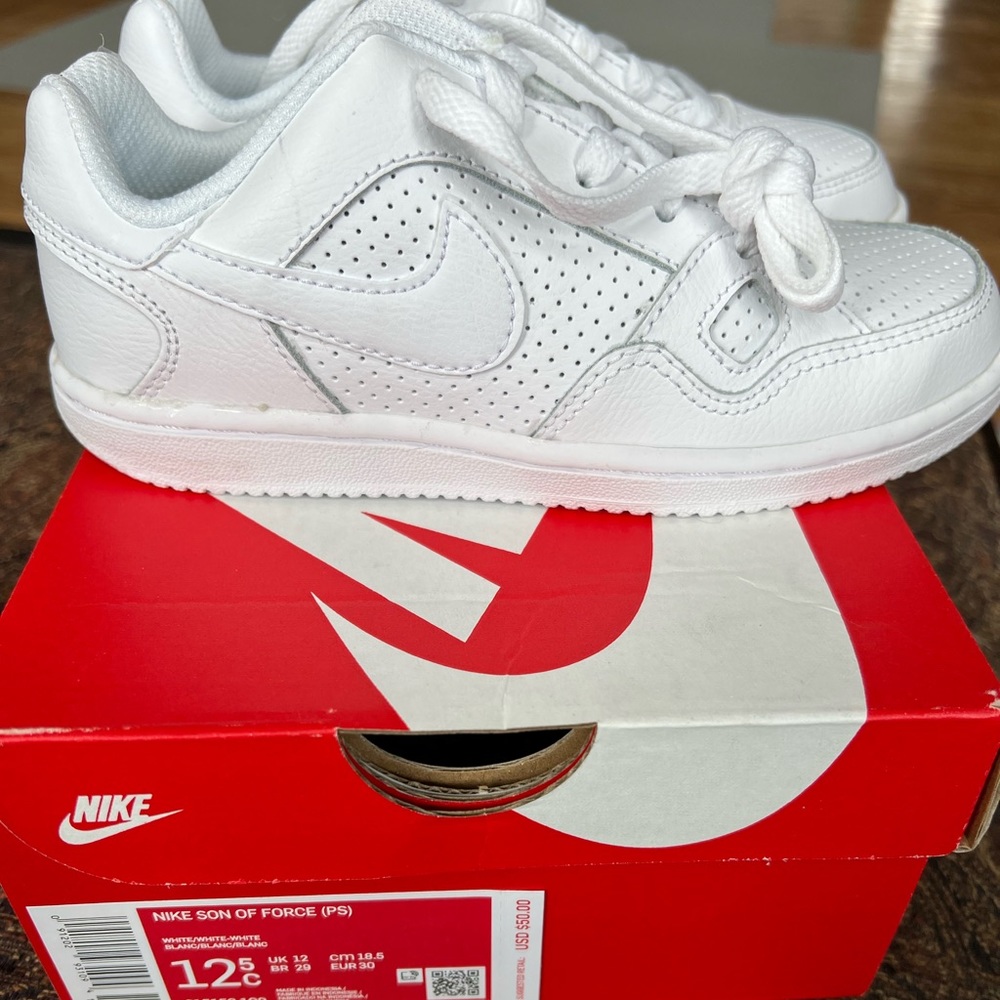 White kid nike Air Forces